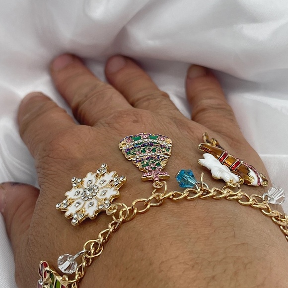 Christmas Spirit Charm Bracelet, Holiday Bracelet, Christmas tree Bracelet - Picture 8 of 9